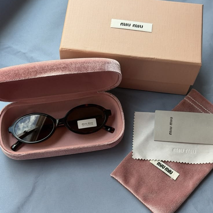 Miu miu noir (Avec Boite Originale)