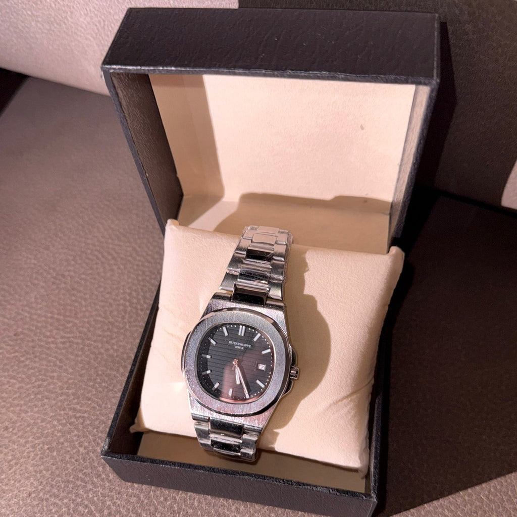 Patek Philippe Nautilus (avec boîtier)