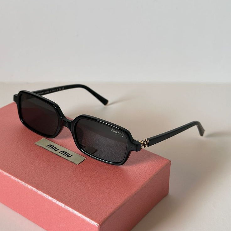Miu Miu Rectangle Noir (Avec Boite Originale)