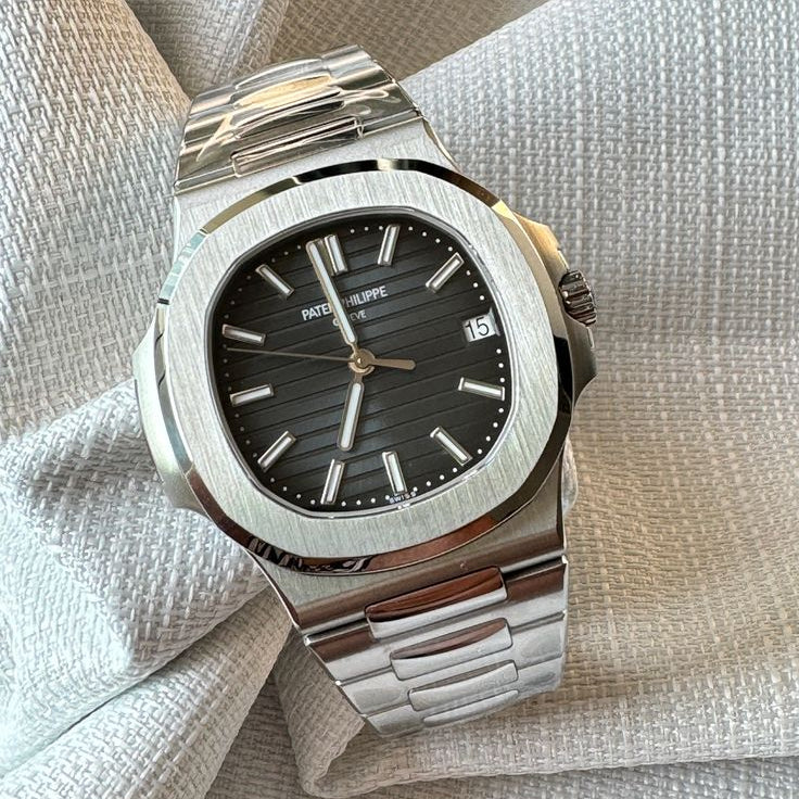Patek Philippe Nautilus (avec boîtier)