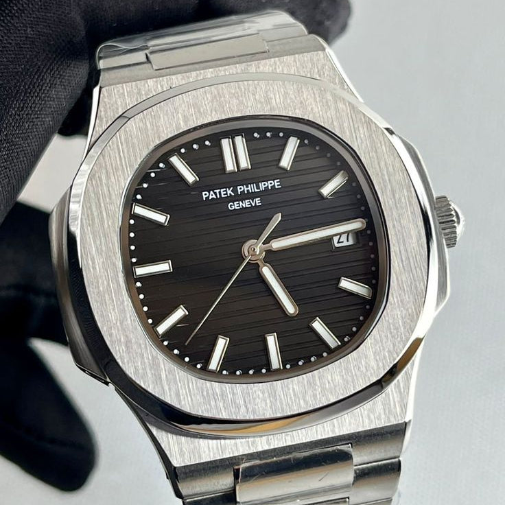 Patek Philippe Nautilus (avec boîtier)